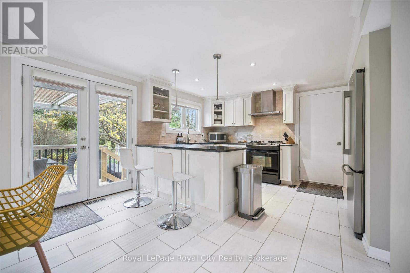 












52 HILLDALE CRESCENT

,
Guelph (Kortright West),




Ontario
N1G4B8

