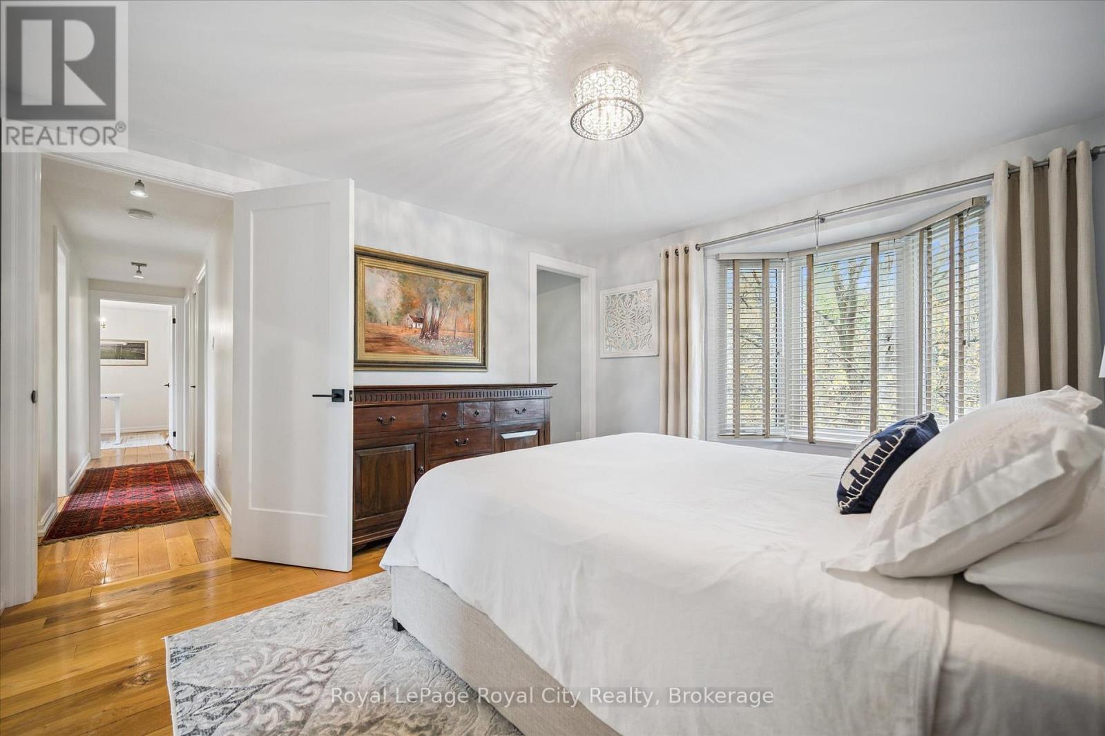 












52 HILLDALE CRESCENT

,
Guelph (Kortright West),




Ontario
N1G4B8

