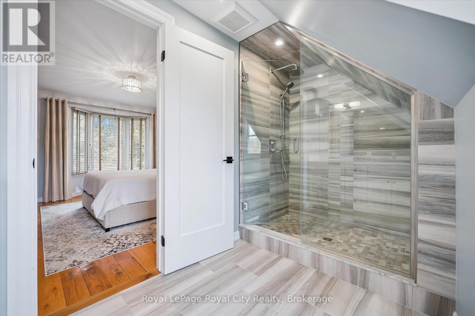 












52 HILLDALE CRESCENT

,
Guelph (Kortright West),




Ontario
N1G4B8

