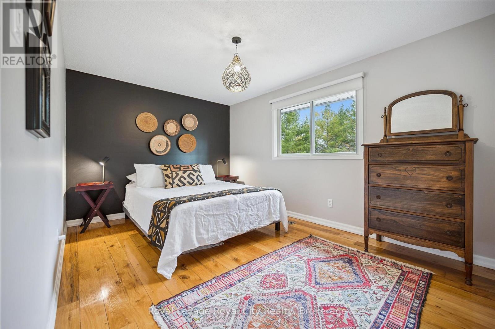 












52 HILLDALE CRESCENT

,
Guelph (Kortright West),




Ontario
N1G4B8

