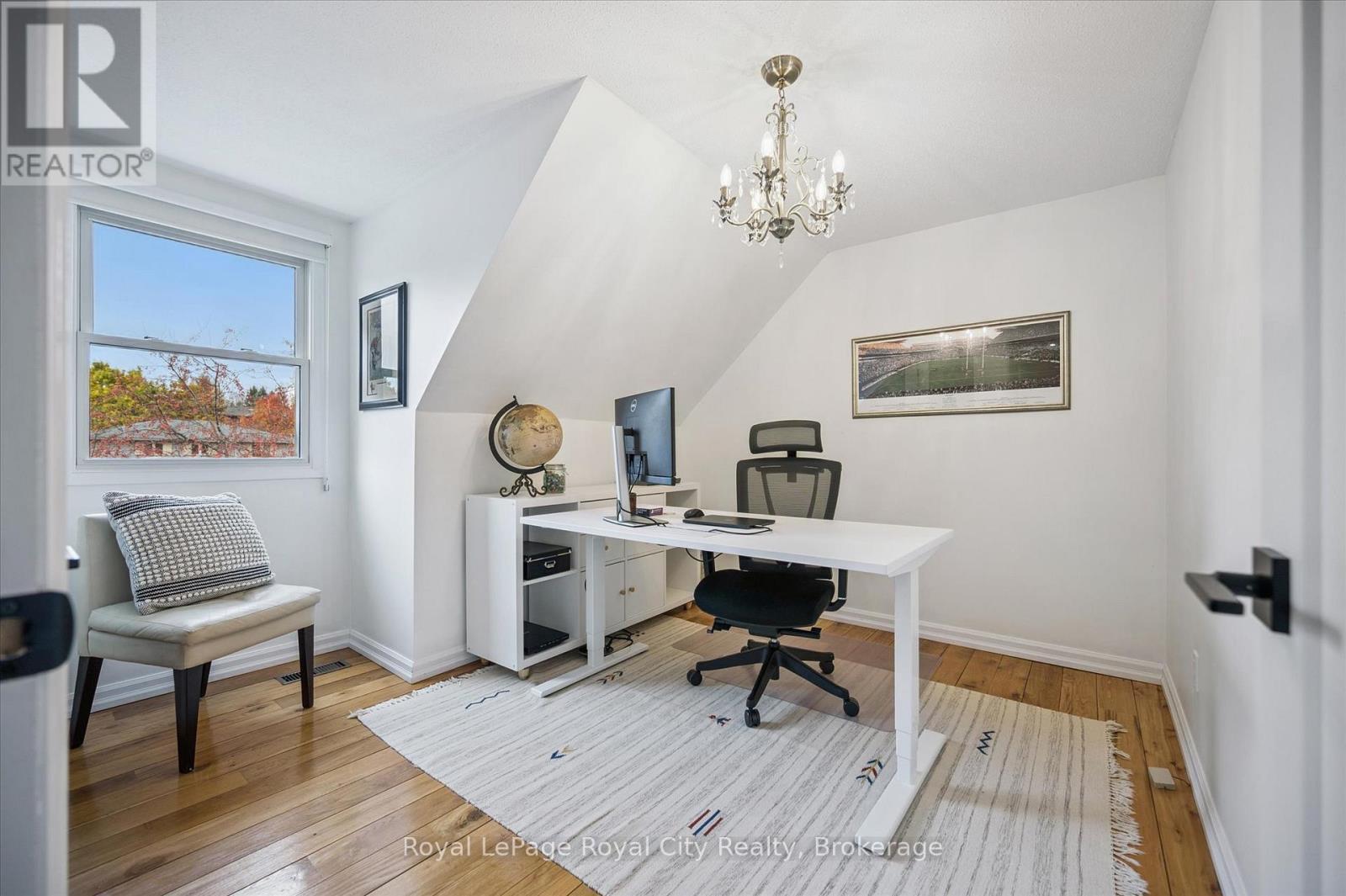 












52 HILLDALE CRESCENT

,
Guelph (Kortright West),




Ontario
N1G4B8

