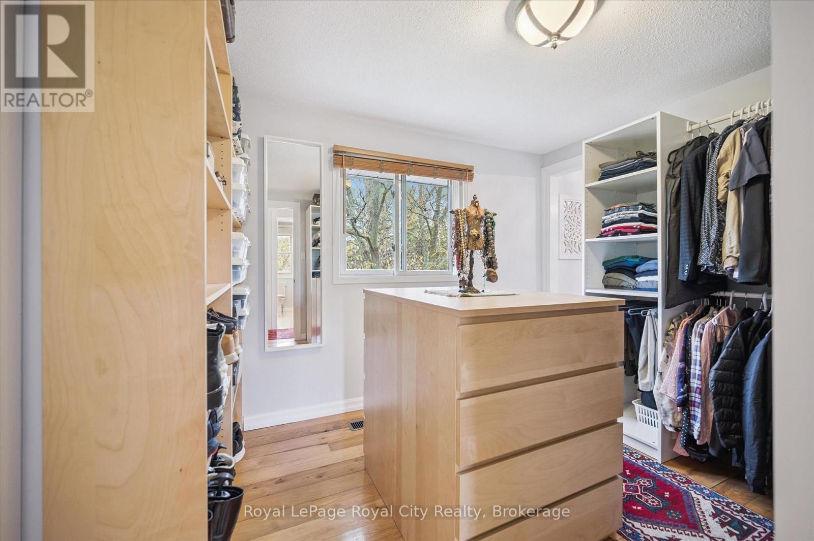 












52 HILLDALE CRESCENT

,
Guelph (Kortright West),




Ontario
N1G4B8

