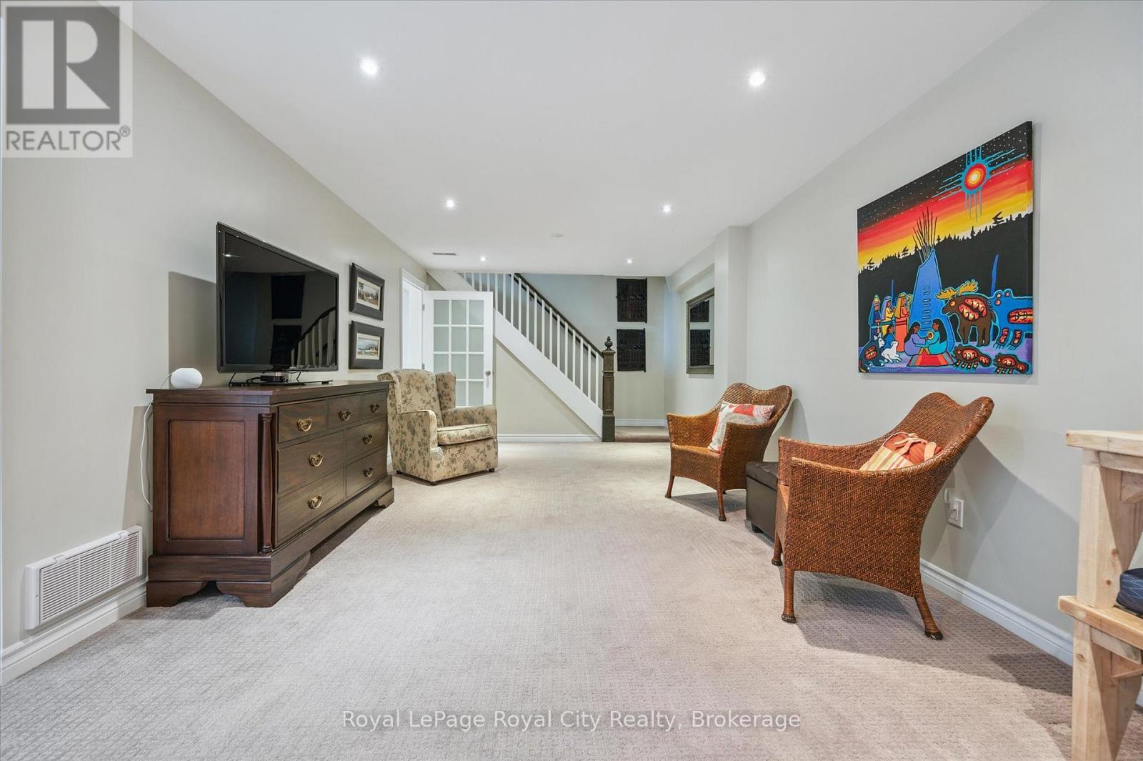 












52 HILLDALE CRESCENT

,
Guelph (Kortright West),




Ontario
N1G4B8

