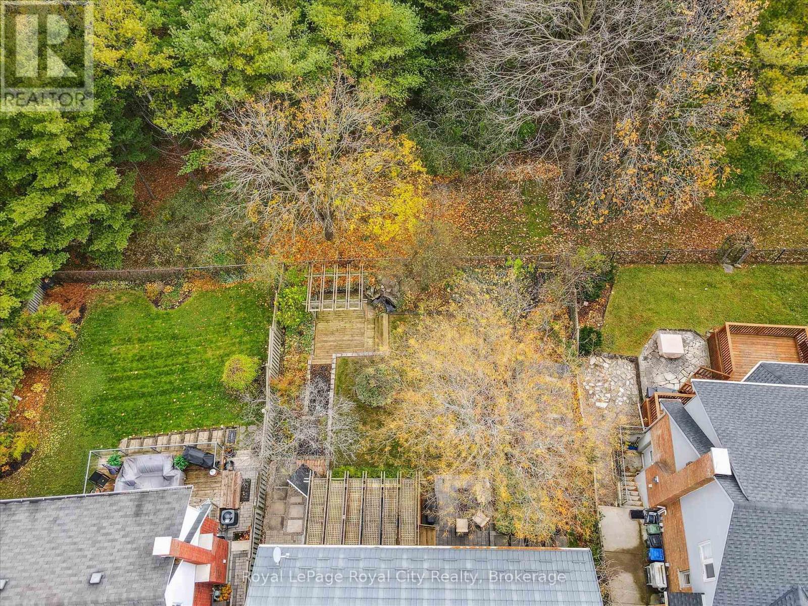 












52 HILLDALE CRESCENT

,
Guelph (Kortright West),




Ontario
N1G4B8

