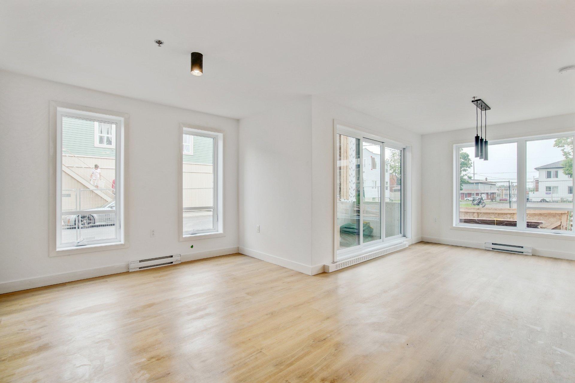 









50


Rue St-Louis

, 114,
Salaberry-de-Valleyfield,




QC
J6T1M6

