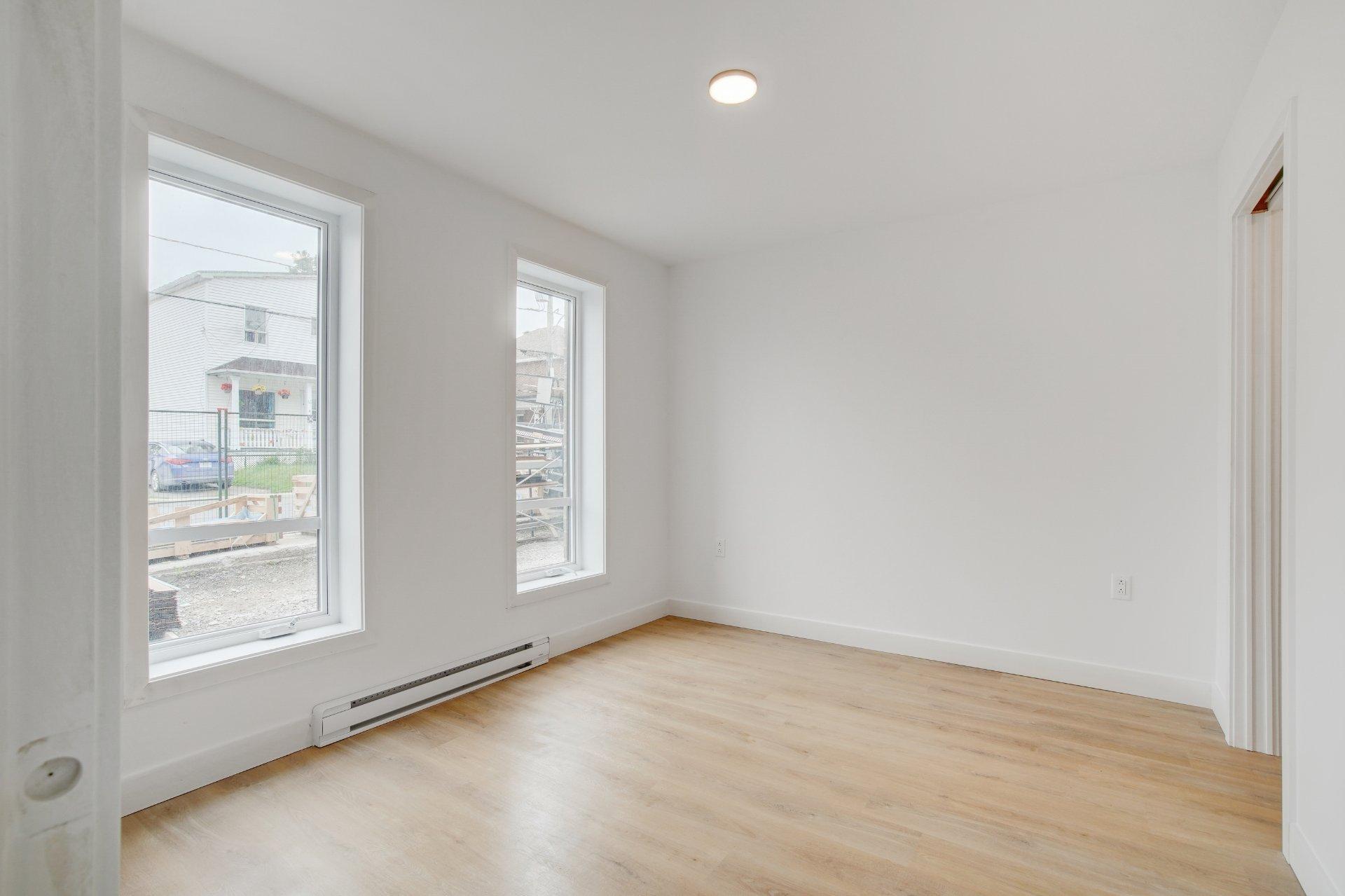 









50


Rue St-Louis

, 114,
Salaberry-de-Valleyfield,




QC
J6T1M6

