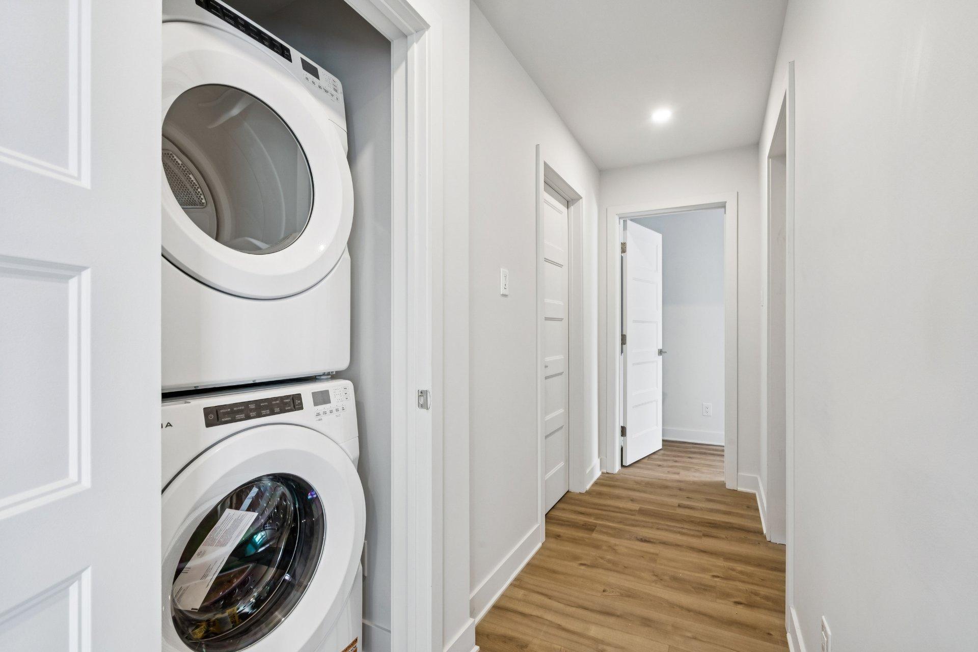 









402


Av. Barron

, 304,
Lachute,




QC
J8H4L6

