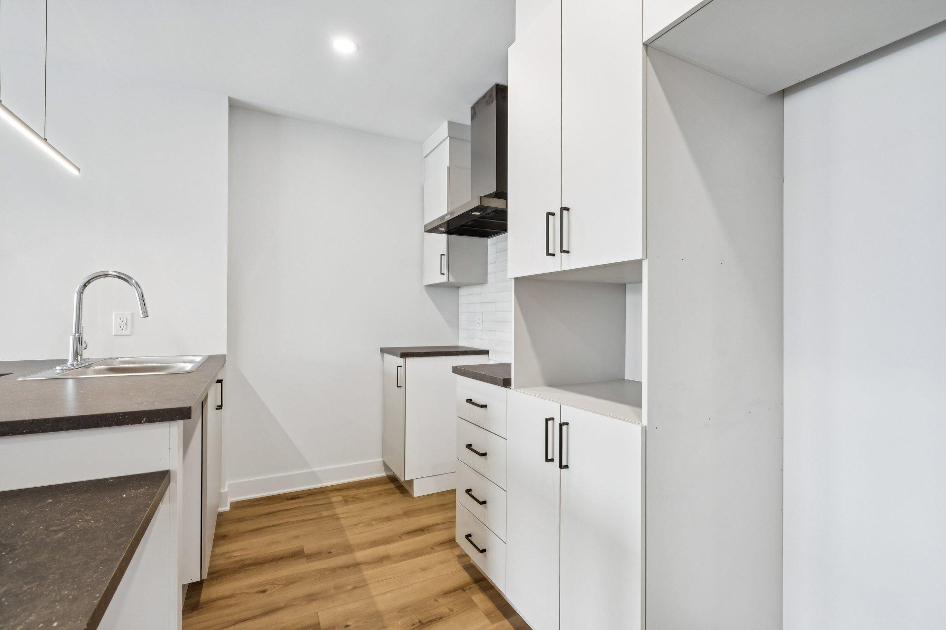 









402


Av. Barron

, 304,
Lachute,




QC
J8H4L6

