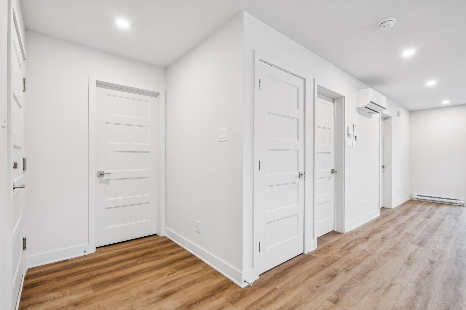 









402


Av. Barron

, 206,
Lachute,




QC
J8H4L6

