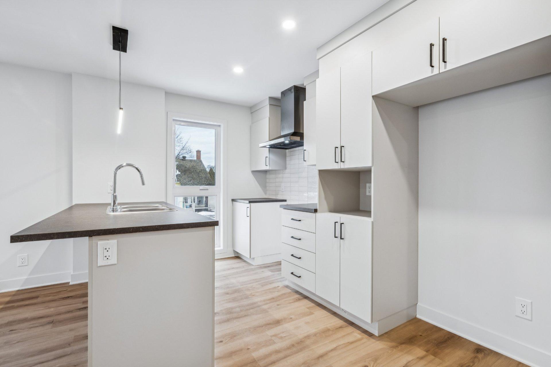 









402


Av. Barron

, 206,
Lachute,




QC
J8H4L6

