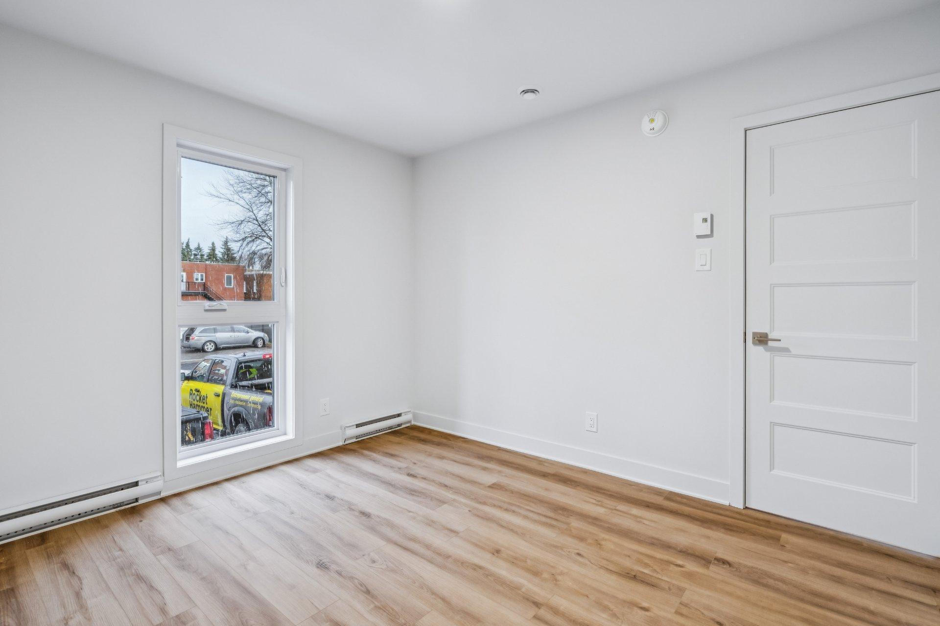 









402


Av. Barron

, 206,
Lachute,




QC
J8H4L6

