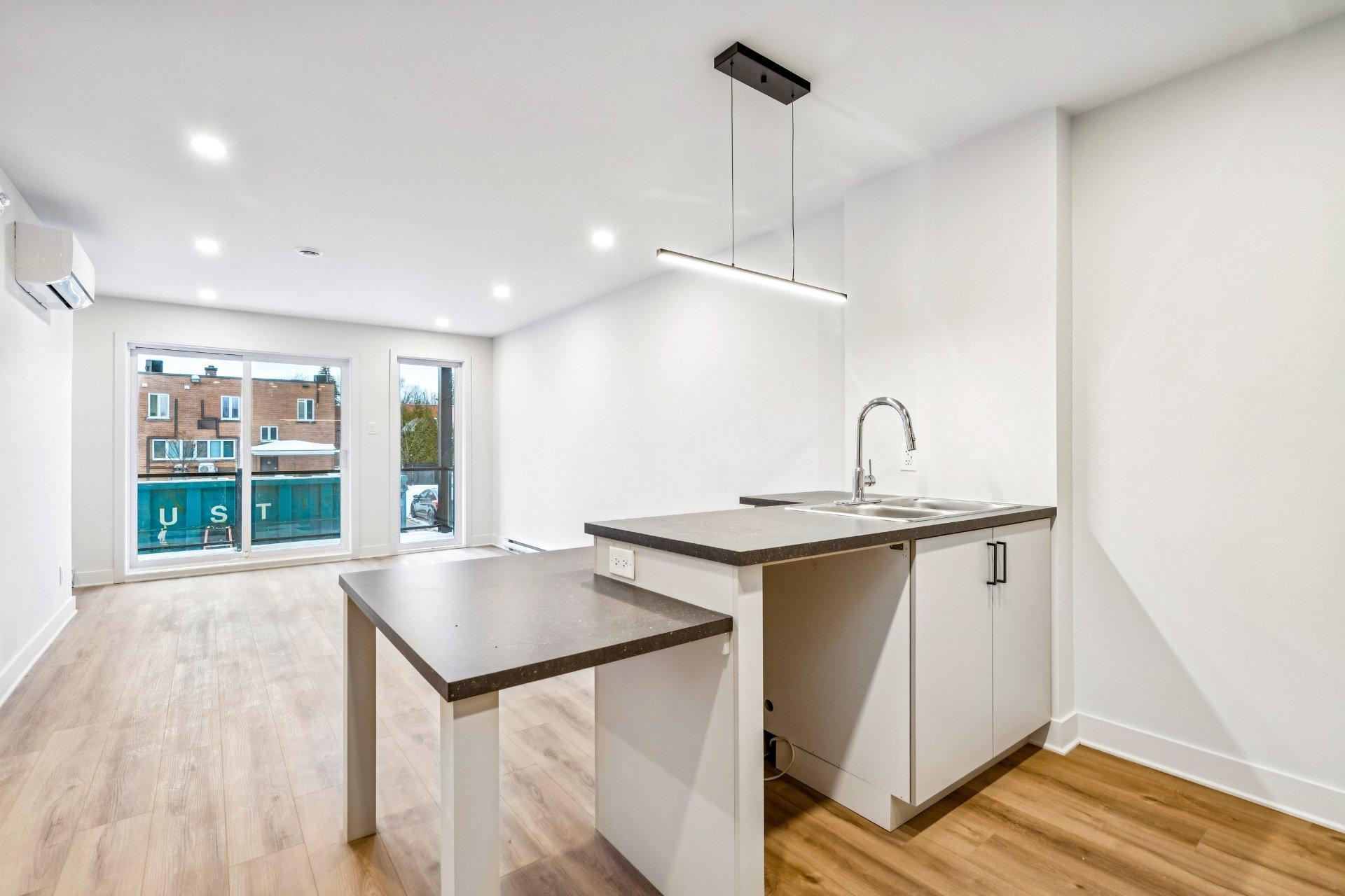 









402


Av. Barron

, 204,
Lachute,




QC
J8H4L6

