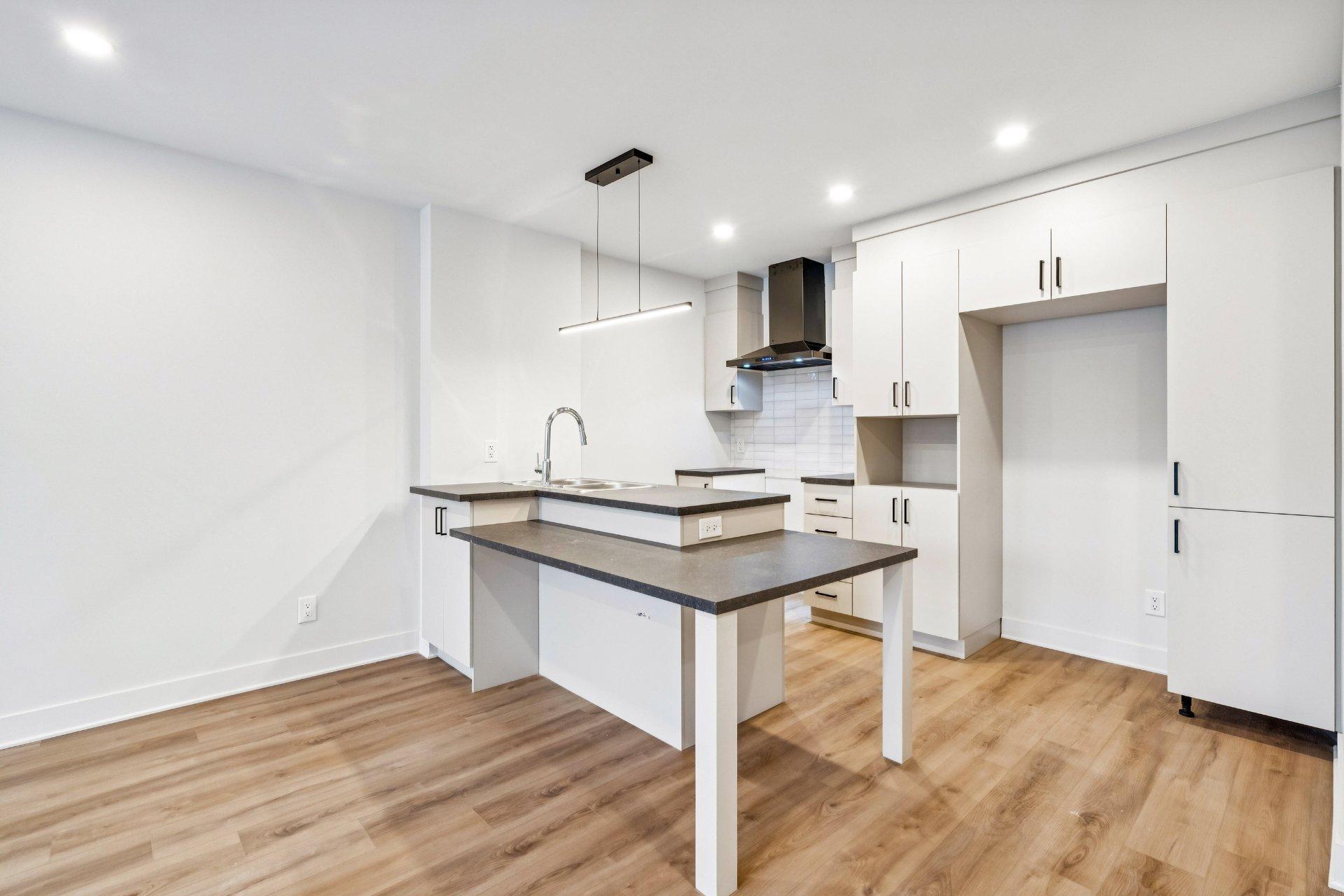 









402


Av. Barron

, 204,
Lachute,




QC
J8H4L6

