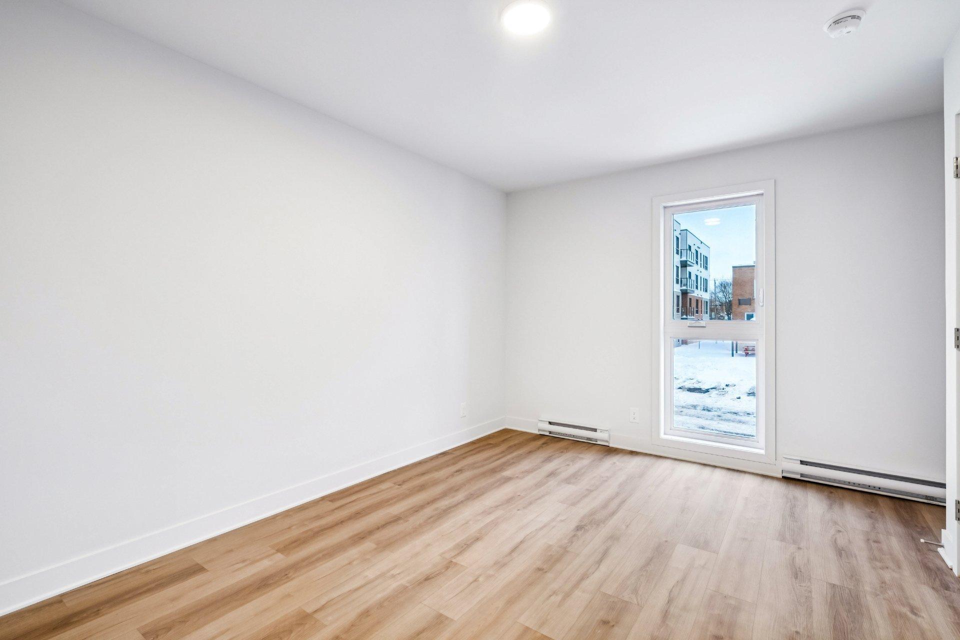 









402


Av. Barron

, 204,
Lachute,




QC
J8H4L6

