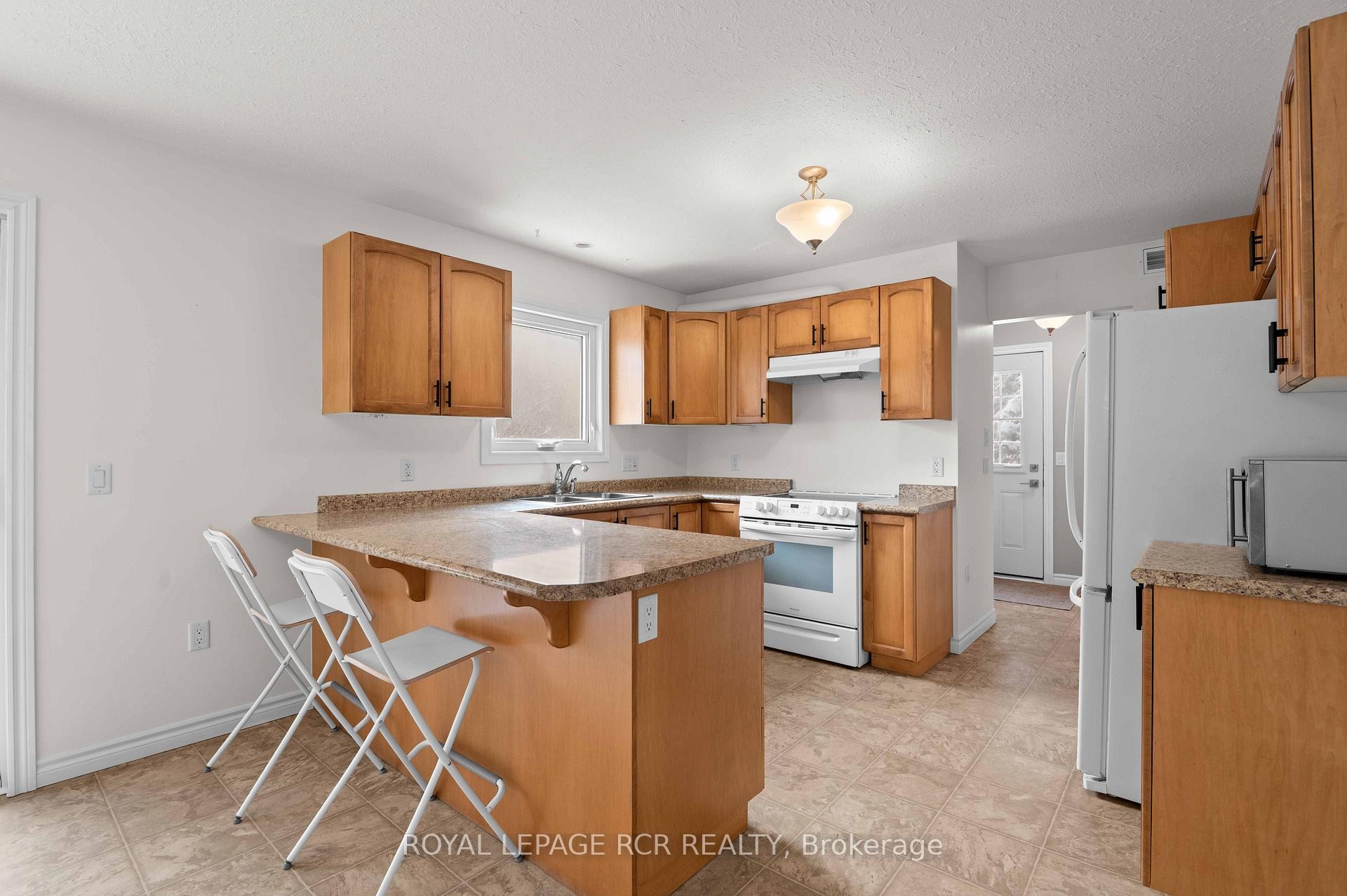 









18637


Hurontario (Hwy 10)

Street,
Caledon,




ON
L7K 0X9

