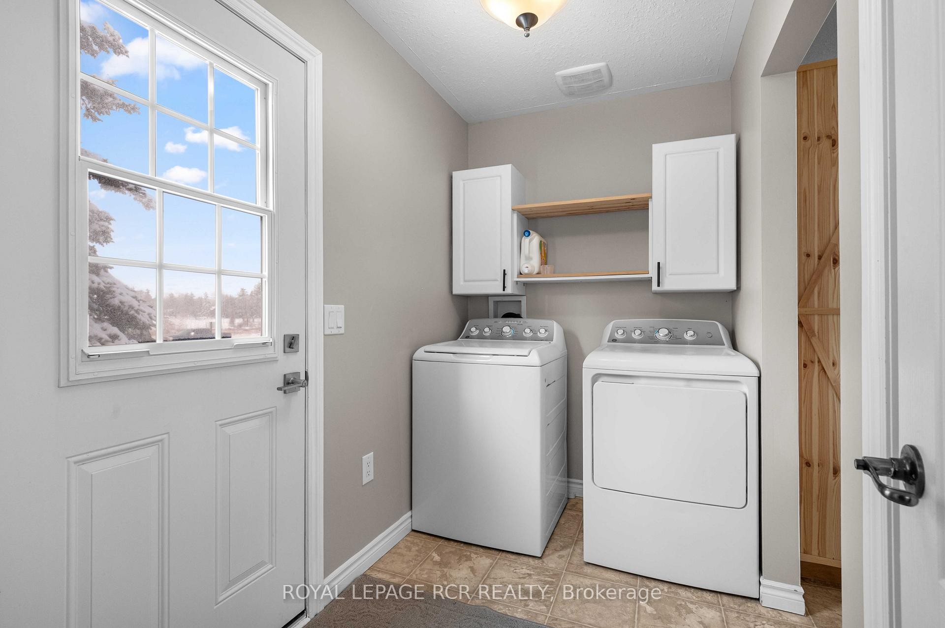 









18637


Hurontario (Hwy 10)

Street,
Caledon,




ON
L7K 0X9

