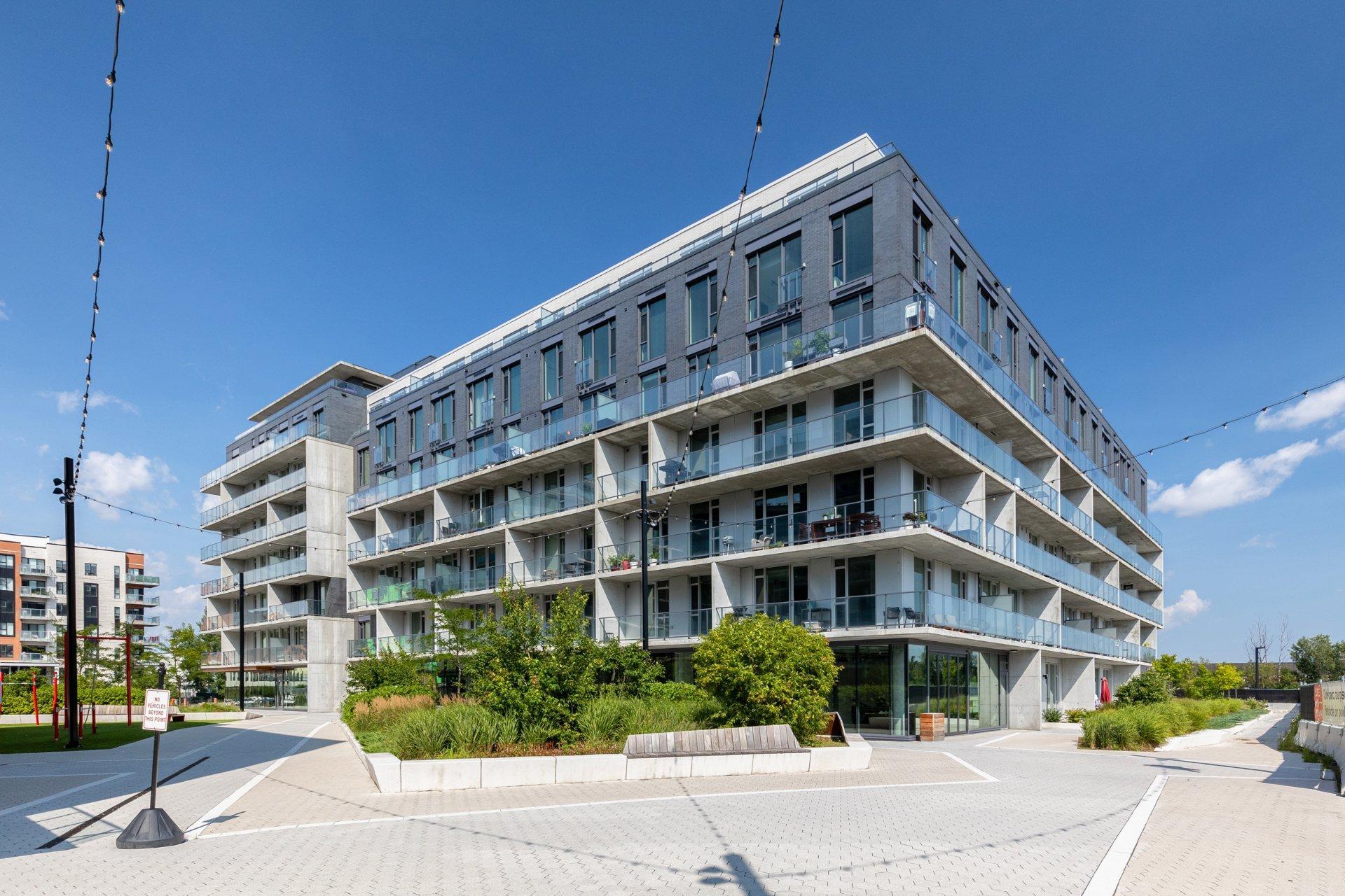 









200


Boul. Marcel-Laurin

, 709,
Montréal (Saint-Laurent),




QC
H4M0B1

