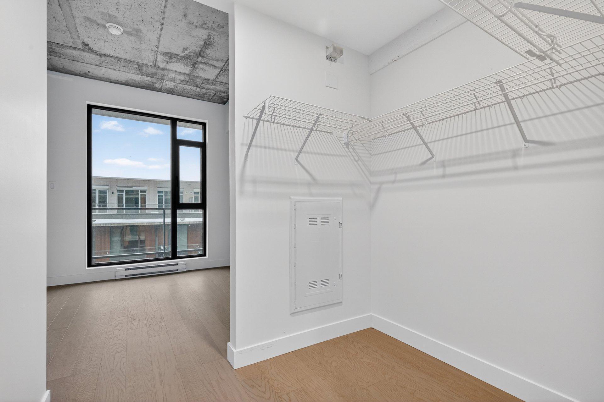 









200


Boul. Marcel-Laurin

, 709,
Montréal (Saint-Laurent),




QC
H4M0B1

