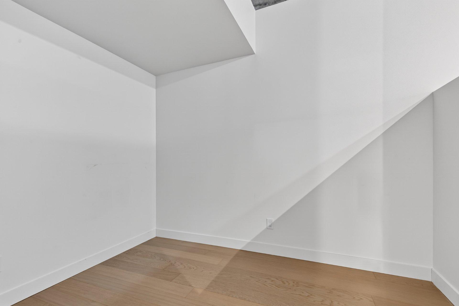 









200


Boul. Marcel-Laurin

, 709,
Montréal (Saint-Laurent),




QC
H4M0B1

