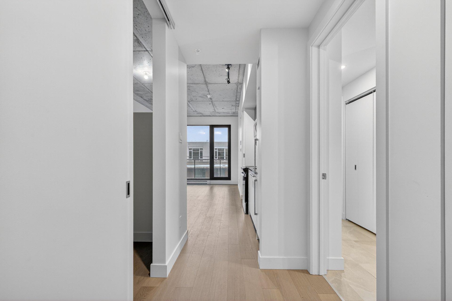 









200


Boul. Marcel-Laurin

, 709,
Montréal (Saint-Laurent),




QC
H4M0B1

