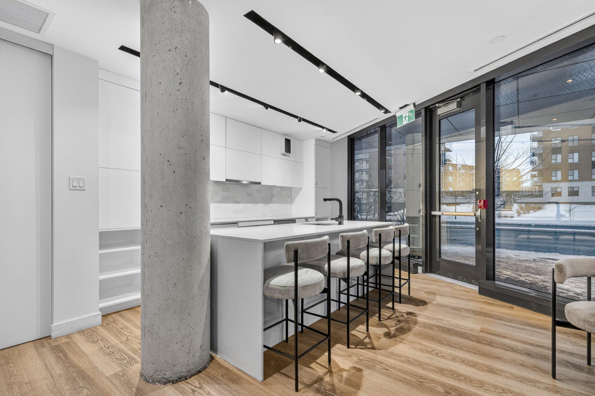 









200


Boul. Marcel-Laurin

, 709,
Montréal (Saint-Laurent),




QC
H4M0B1

