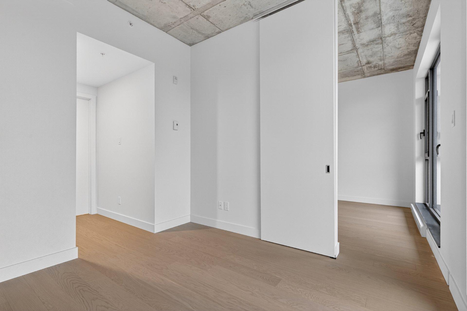 









200


Boul. Marcel-Laurin

, 709,
Montréal (Saint-Laurent),




QC
H4M0B1

