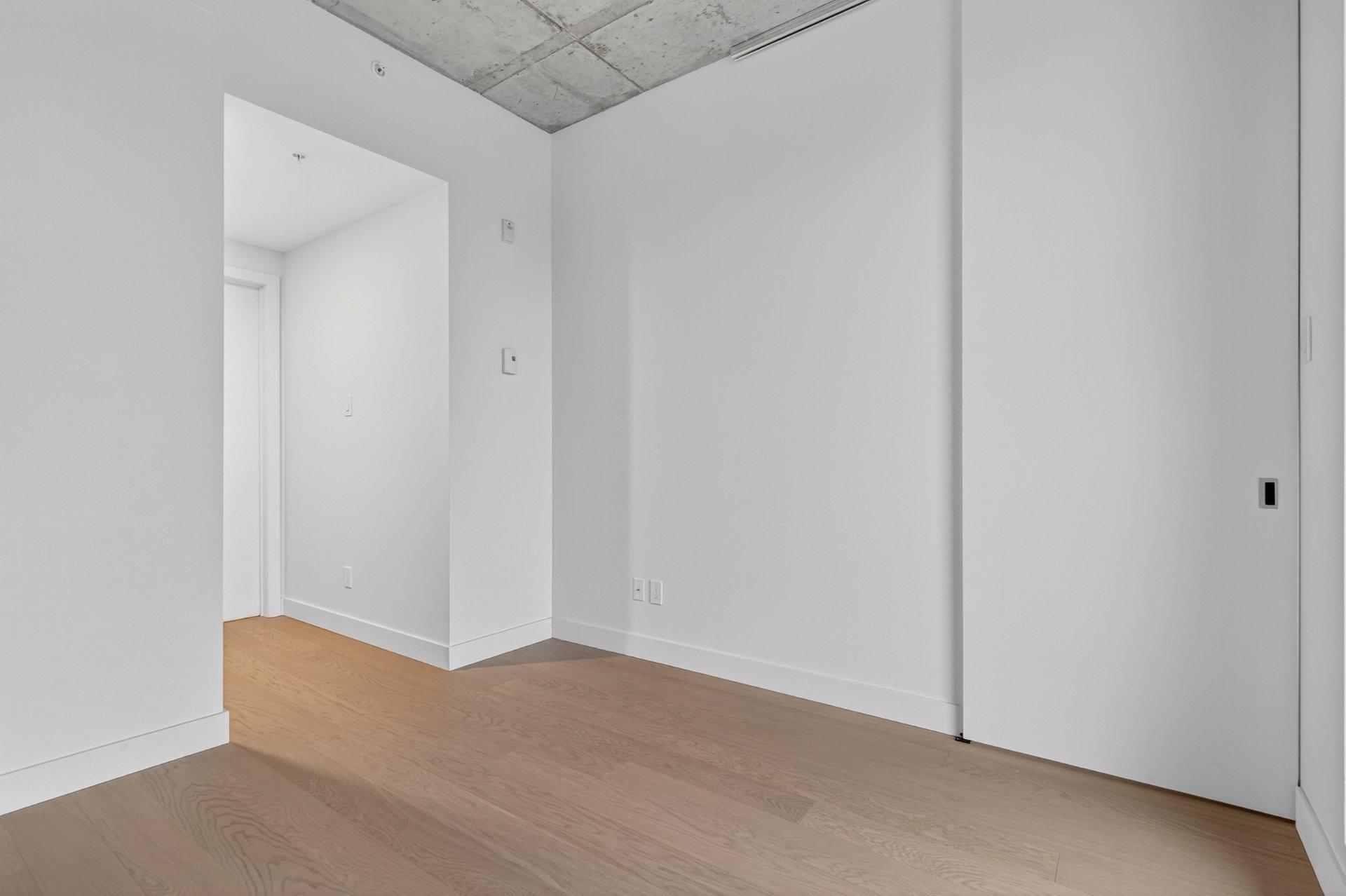 









200


Boul. Marcel-Laurin

, 709,
Montréal (Saint-Laurent),




QC
H4M0B1

