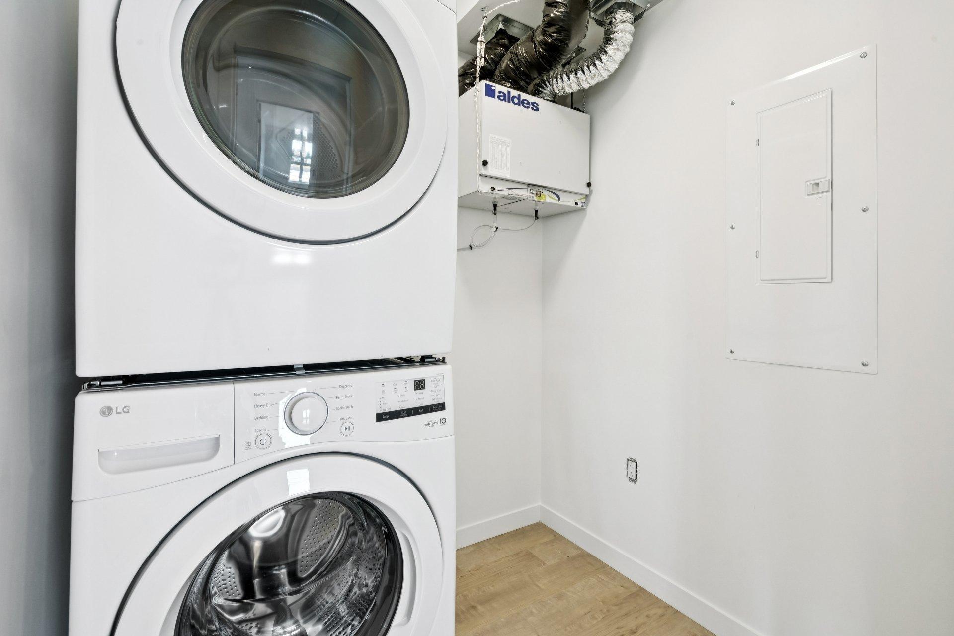 









4935


Rue des Ormes

, 3303,
Contrecoeur,




QC
J0L1C0

