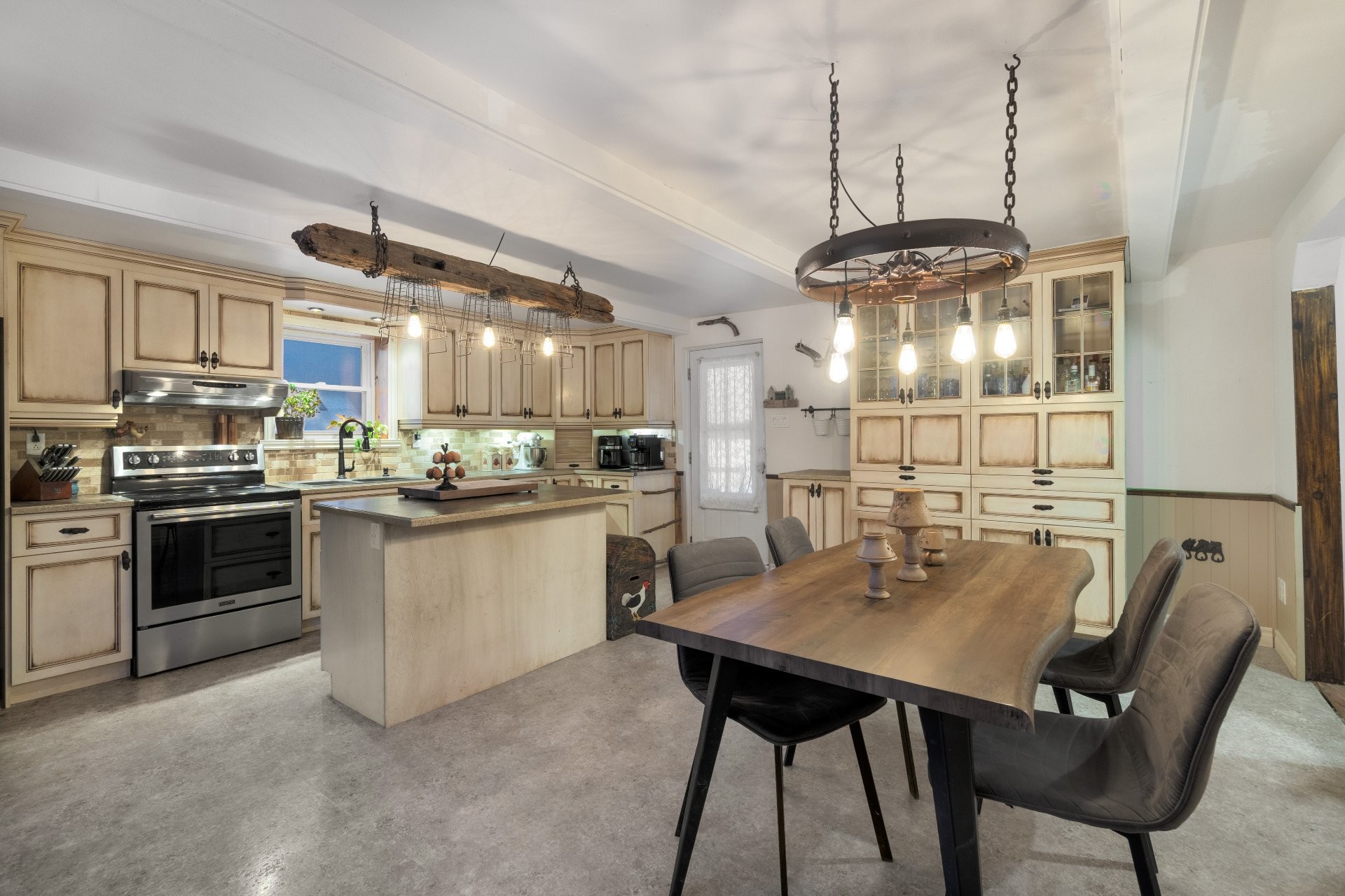 









231


9e-et-10e Rang

,
Saint-Camille,




QC
J0A1G0

