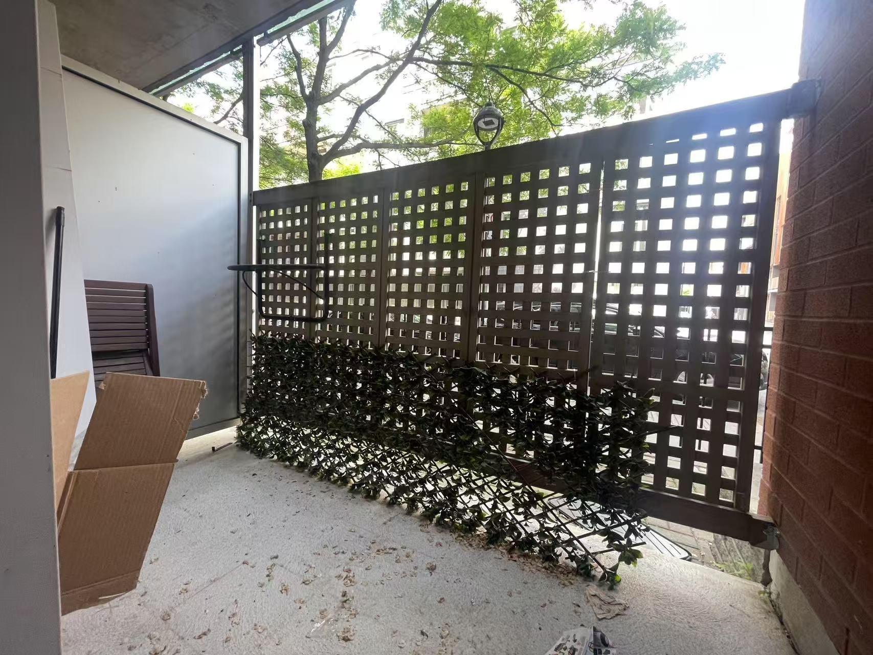 









98


Rue Charlotte

, 158,
Montréal (Ville-Marie),




QC
H2X3V2

