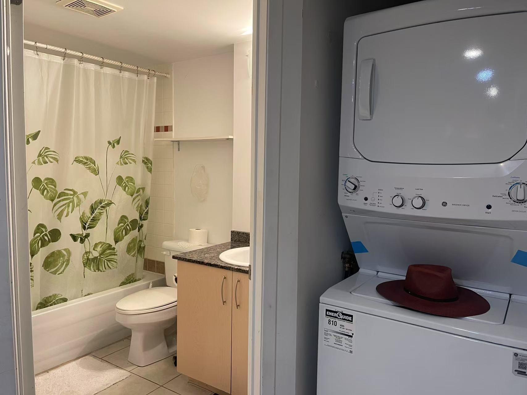 









98


Rue Charlotte

, 158,
Montréal (Ville-Marie),




QC
H2X3V2

