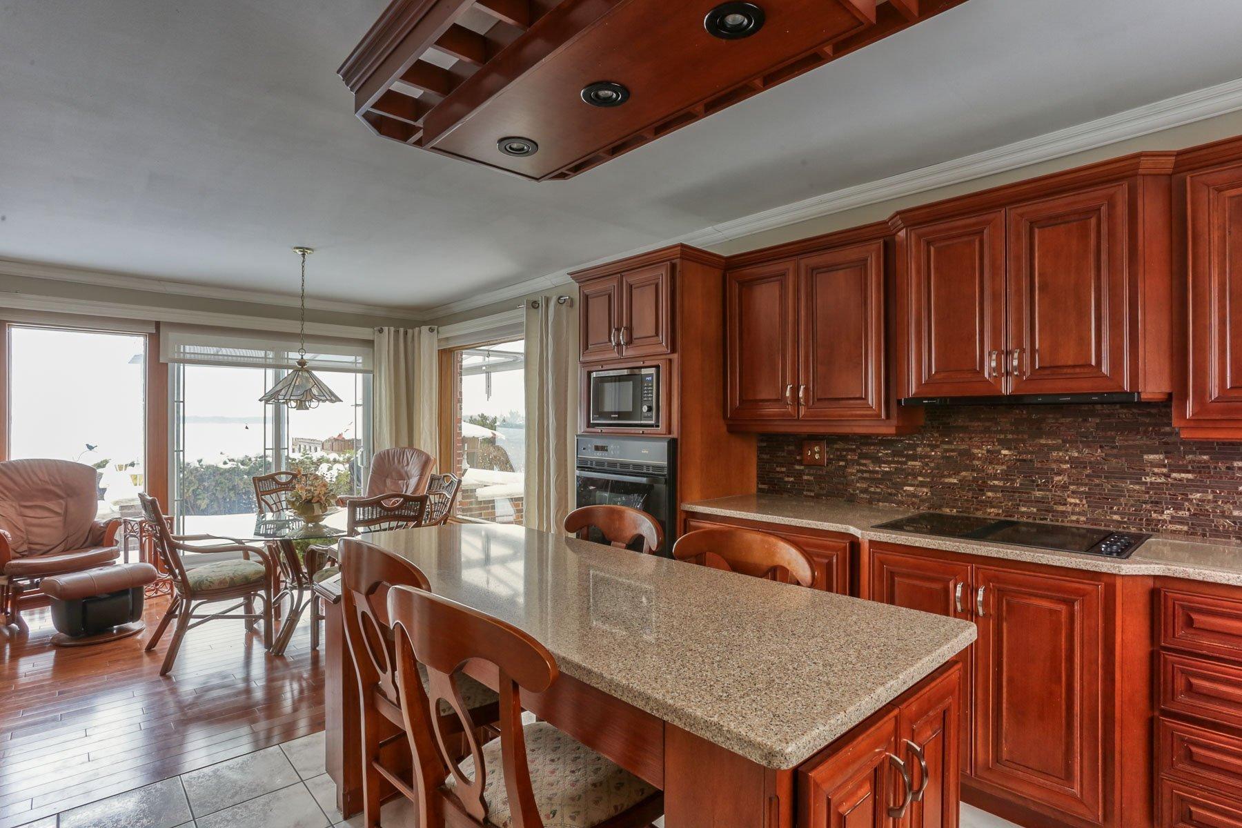 









3540


Rue Notre-Dame E.

,
Trois-Rivières,




QC
G8V1Z2

