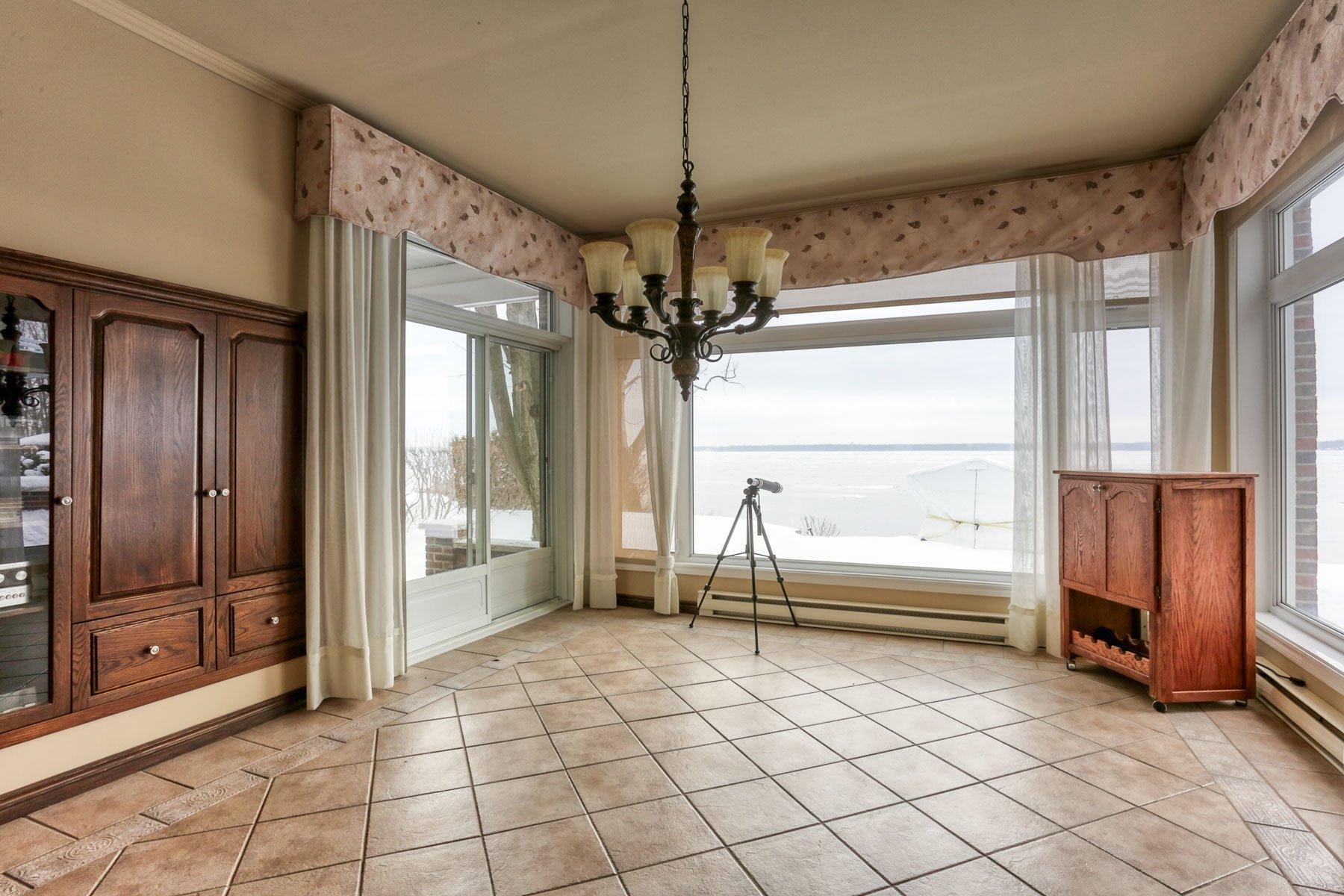 









3540


Rue Notre-Dame E.

,
Trois-Rivières,




QC
G8V1Z2

