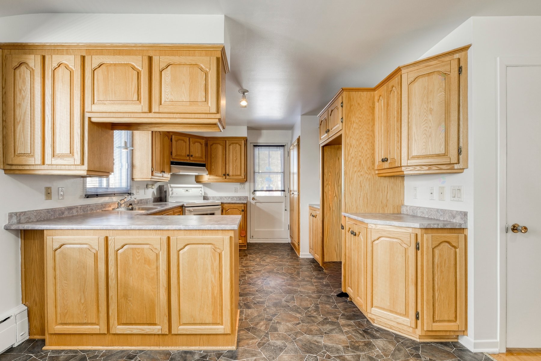 









65

 - 69


Rue Léo

,
Longueuil (Le Vieux-Longueuil),




QC
J4G1J2

