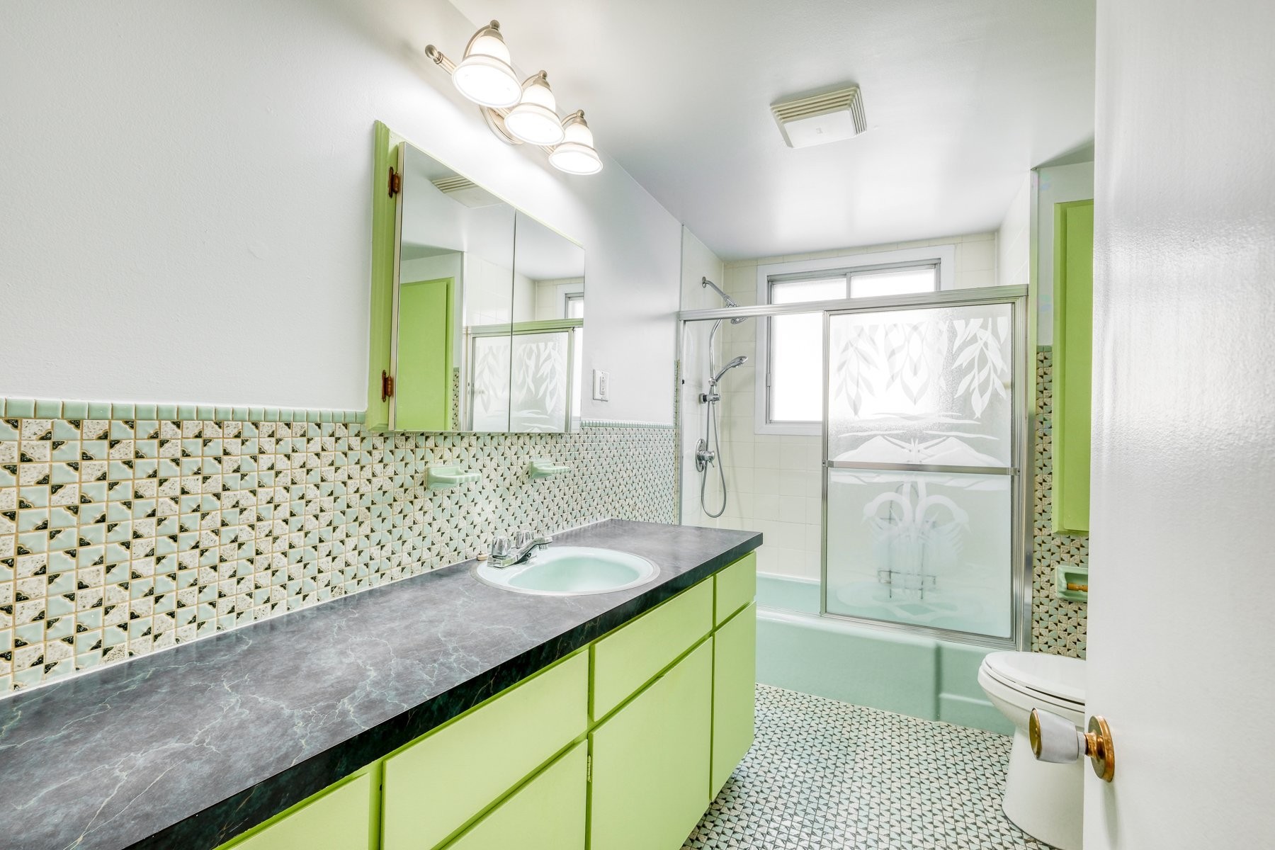 









65

 - 69


Rue Léo

,
Longueuil (Le Vieux-Longueuil),




QC
J4G1J2

