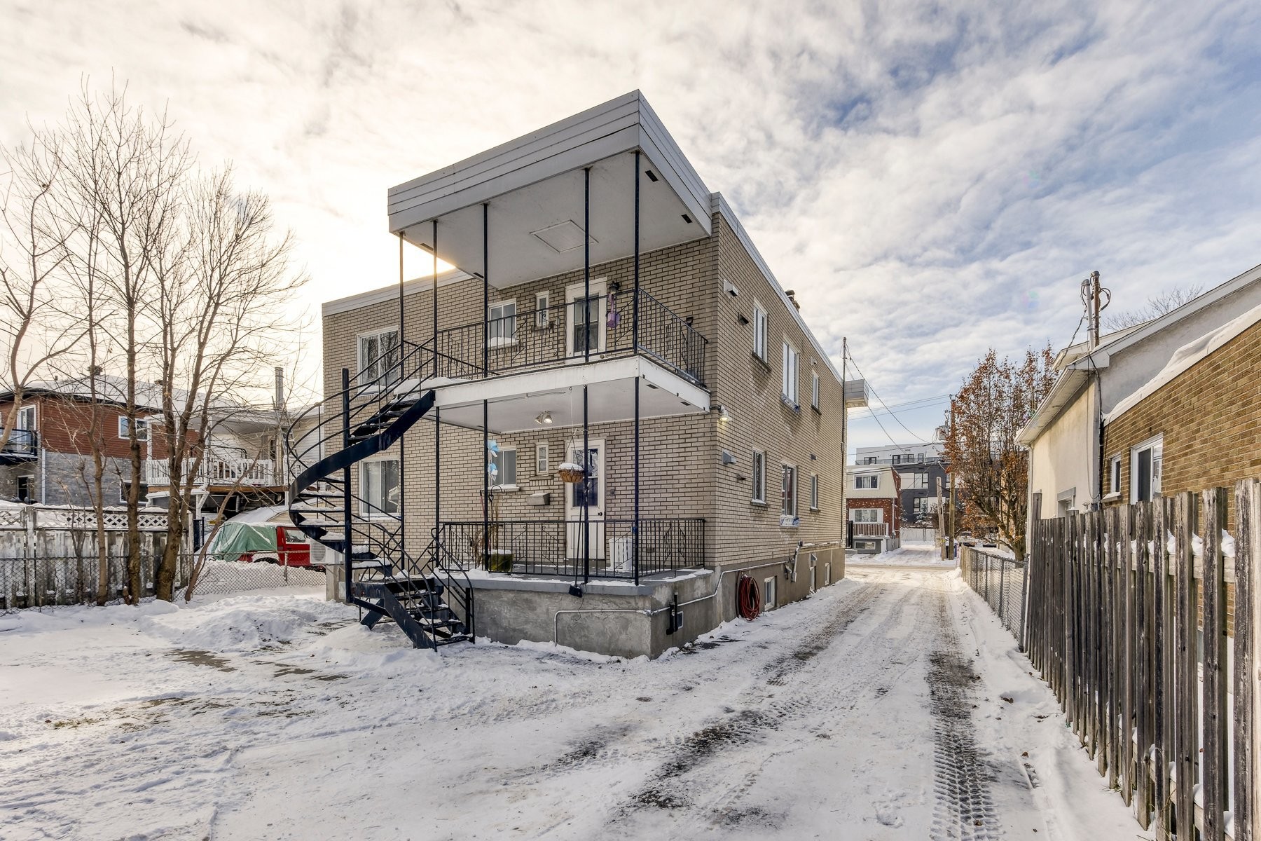 









65

 - 69


Rue Léo

,
Longueuil (Le Vieux-Longueuil),




QC
J4G1J2

