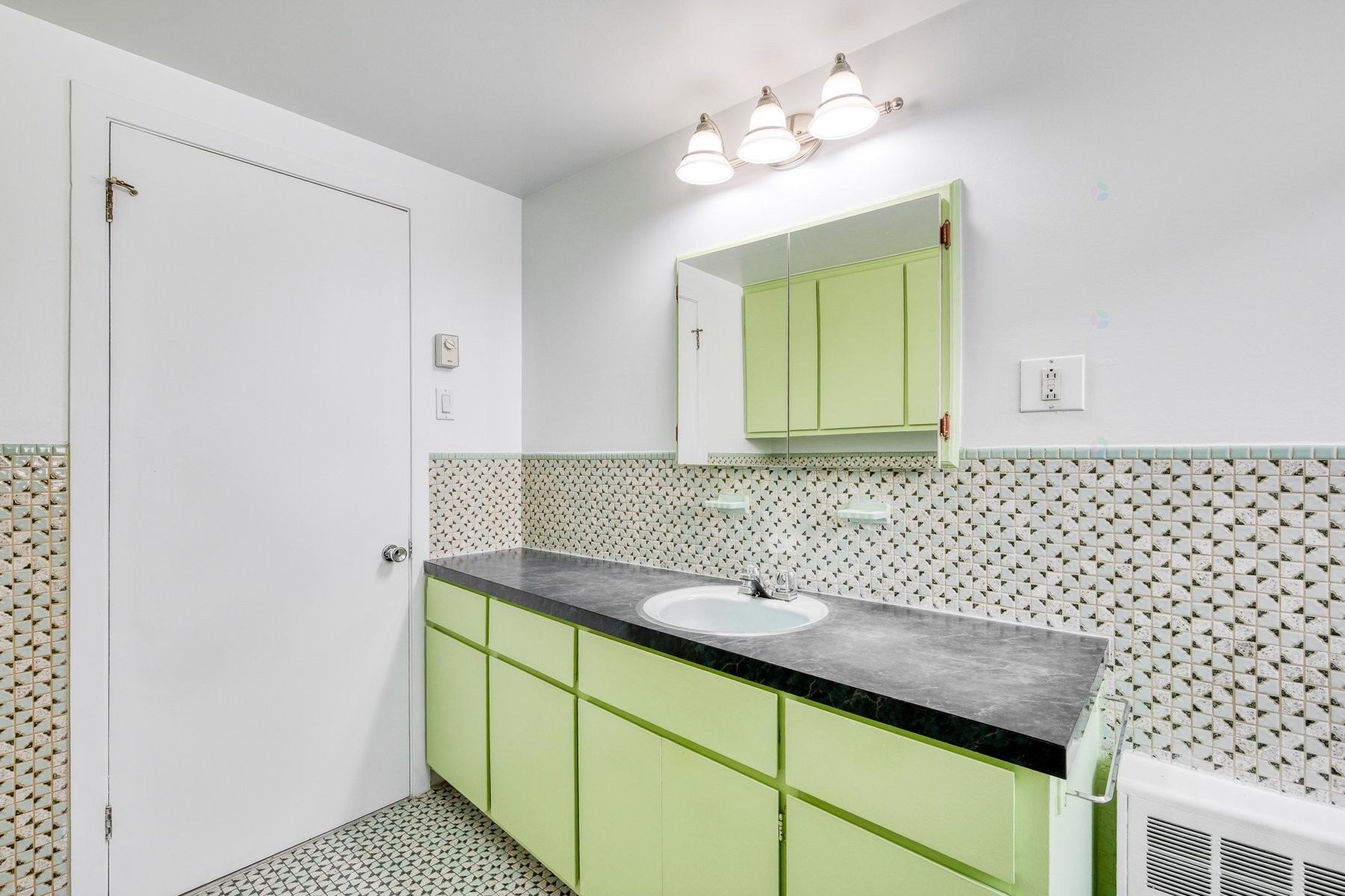 









65

 - 69


Rue Léo

,
Longueuil (Le Vieux-Longueuil),




QC
J4G1J2

