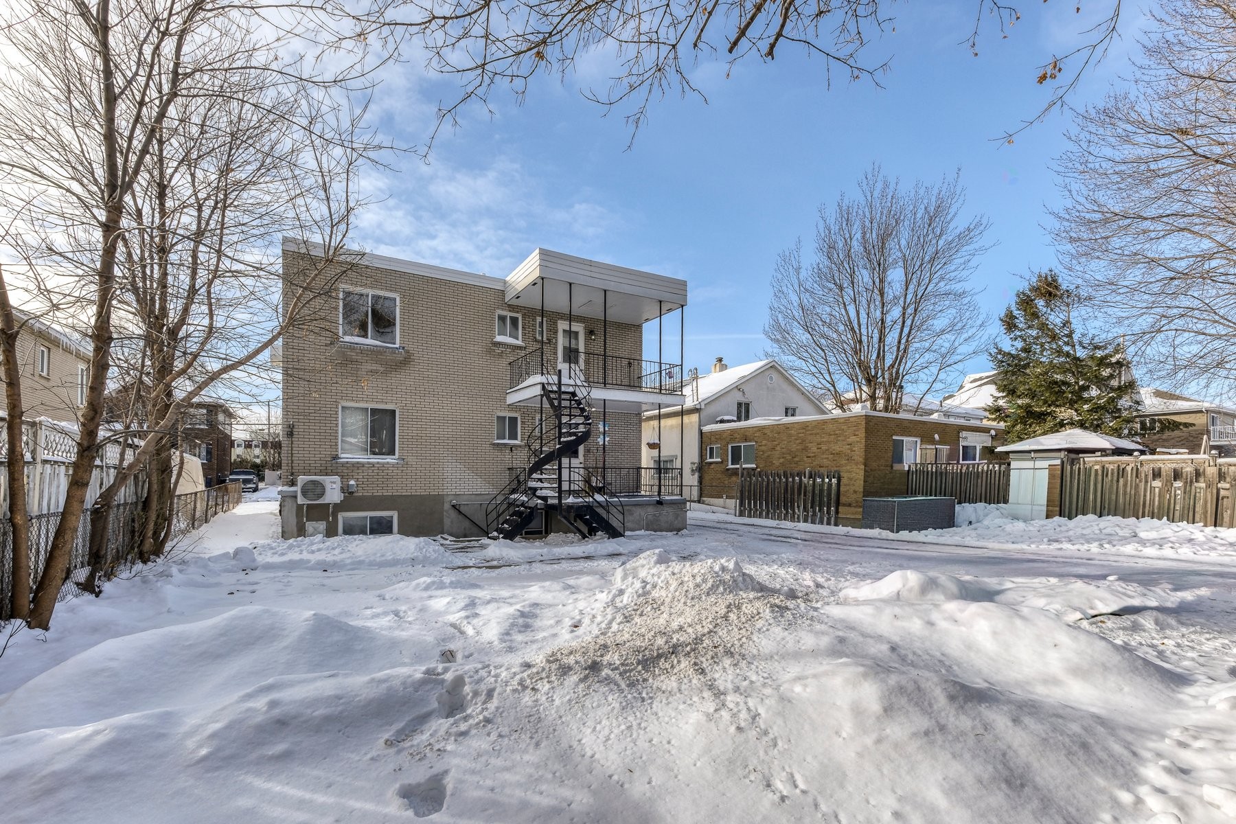 









65

 - 69


Rue Léo

,
Longueuil (Le Vieux-Longueuil),




QC
J4G1J2

