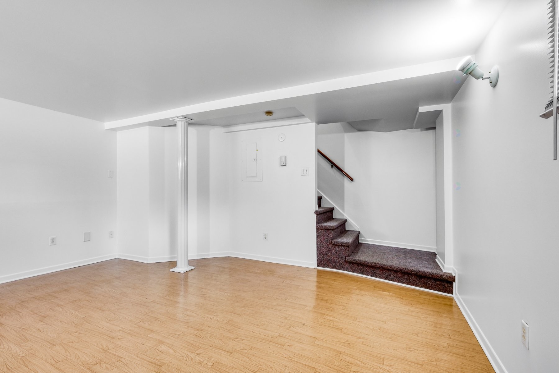 









65

 - 69


Rue Léo

,
Longueuil (Le Vieux-Longueuil),




QC
J4G1J2

