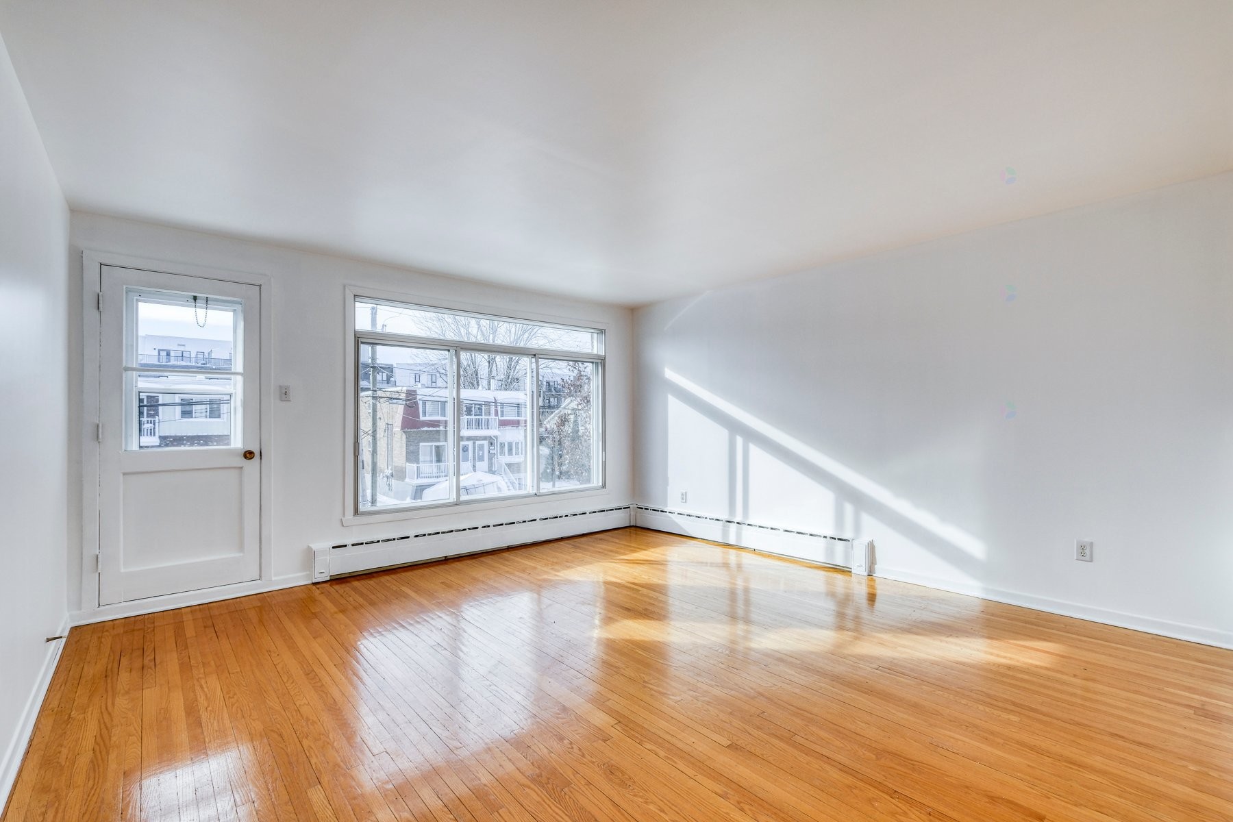 









65

 - 69


Rue Léo

,
Longueuil (Le Vieux-Longueuil),




QC
J4G1J2

