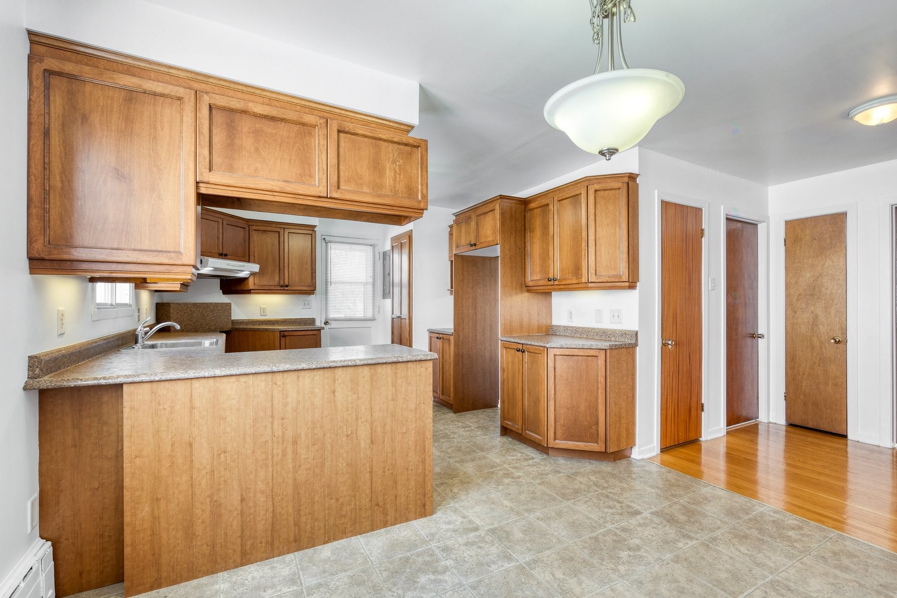 









65

 - 69


Rue Léo

,
Longueuil (Le Vieux-Longueuil),




QC
J4G1J2

