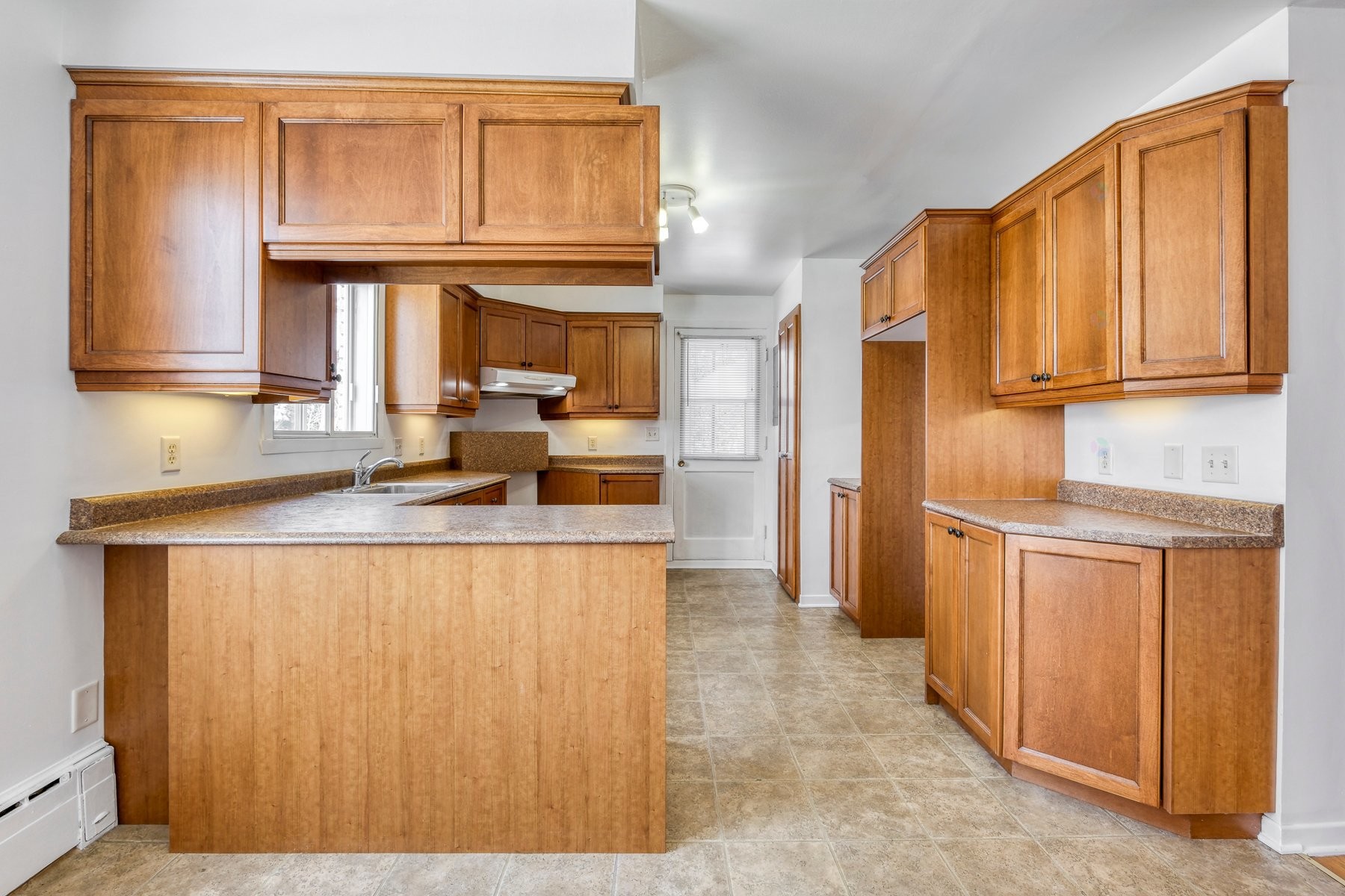 









65

 - 69


Rue Léo

,
Longueuil (Le Vieux-Longueuil),




QC
J4G1J2

