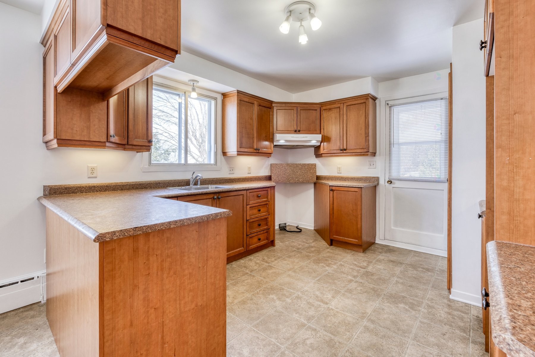 









65

 - 69


Rue Léo

,
Longueuil (Le Vieux-Longueuil),




QC
J4G1J2

