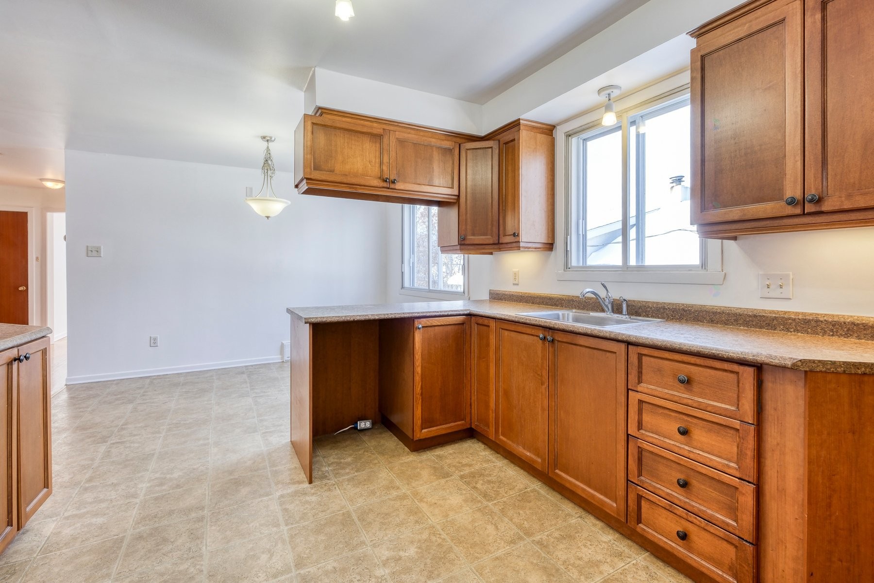









65

 - 69


Rue Léo

,
Longueuil (Le Vieux-Longueuil),




QC
J4G1J2

