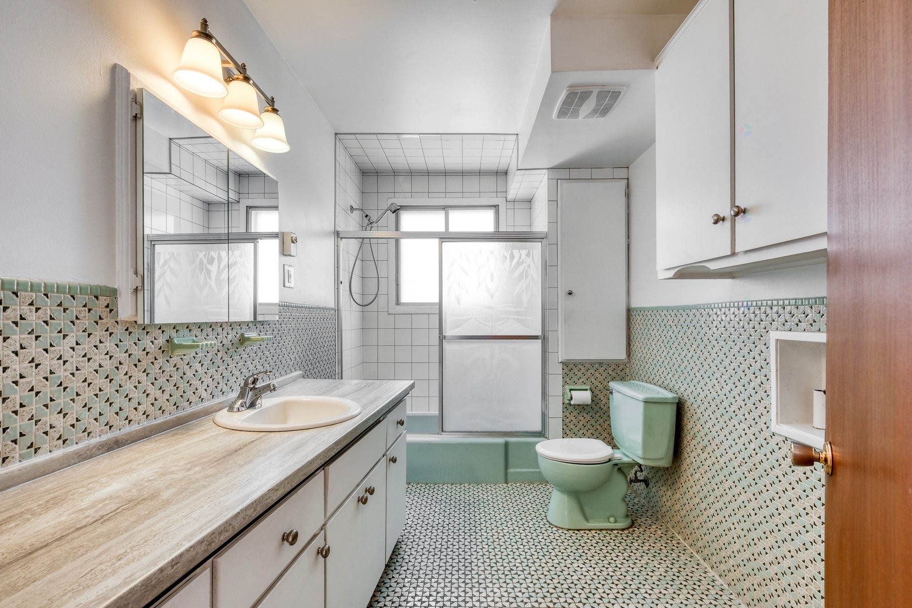 









65

 - 69


Rue Léo

,
Longueuil (Le Vieux-Longueuil),




QC
J4G1J2

