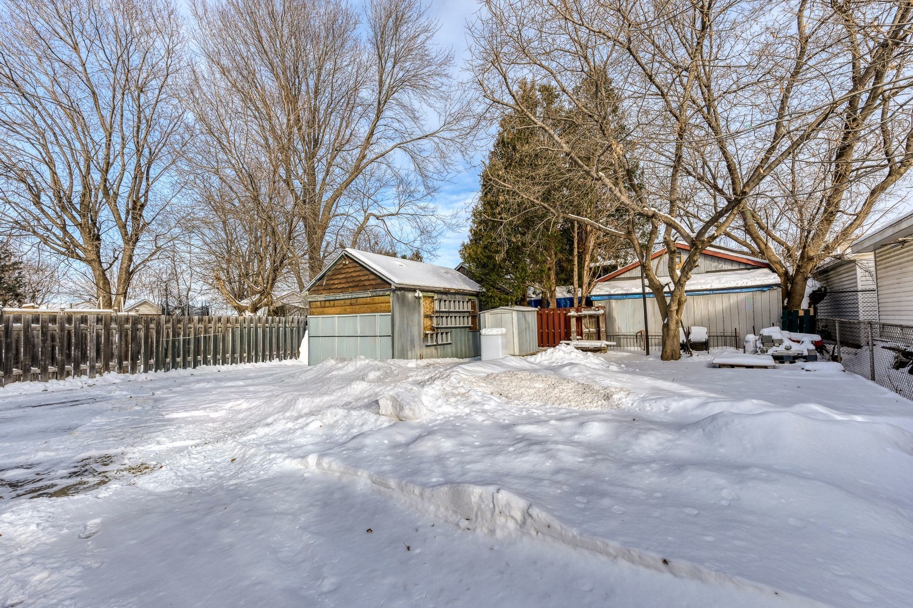 









65

 - 69


Rue Léo

,
Longueuil (Le Vieux-Longueuil),




QC
J4G1J2

