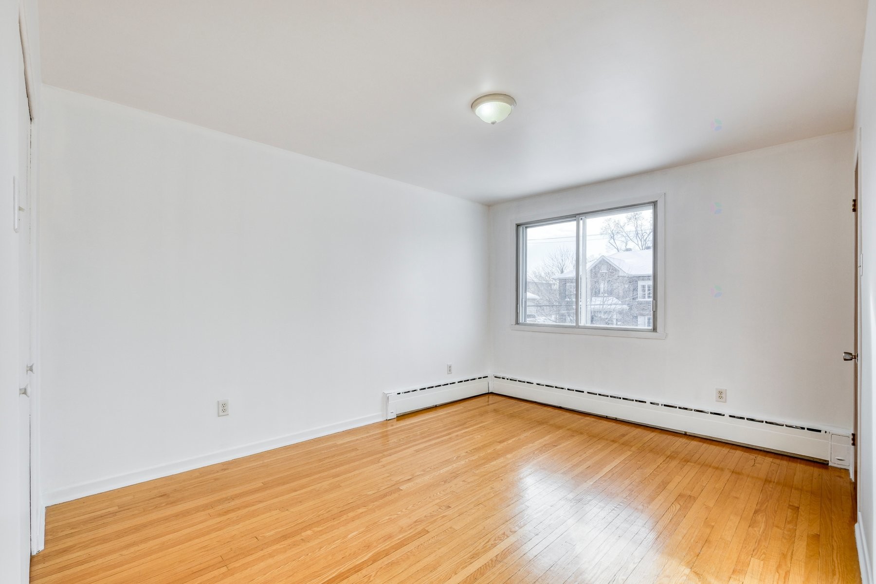 









65

 - 69


Rue Léo

,
Longueuil (Le Vieux-Longueuil),




QC
J4G1J2

