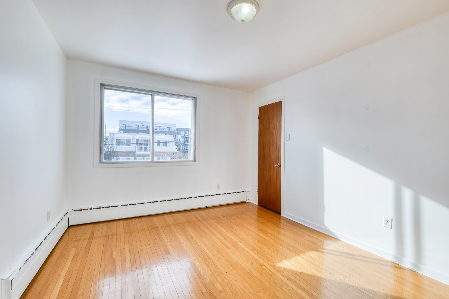 









65

 - 69


Rue Léo

,
Longueuil (Le Vieux-Longueuil),




QC
J4G1J2

