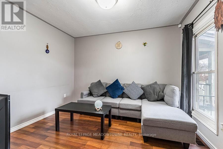 












77 PROVINCE STREET N

,
Hamilton,




Ontario
L8H4H5

