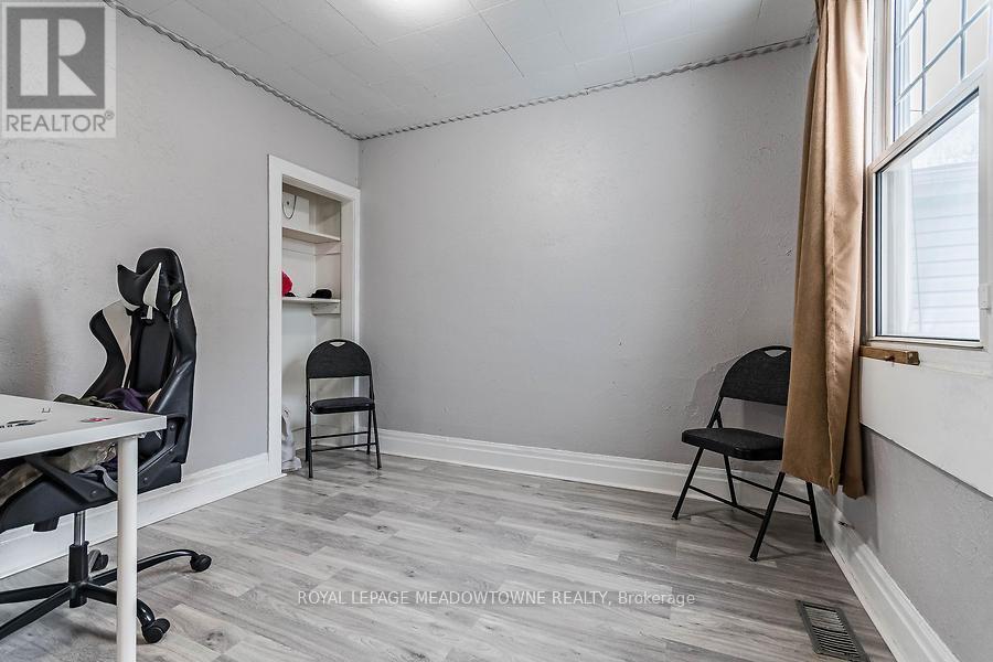 












77 PROVINCE STREET N

,
Hamilton,




Ontario
L8H4H5

